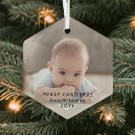 Modernes Minimalistisches Foto Overlay Schwarzer T Ornament Aus Glas<br><div class="desc">Feiern Sie die Urlaubsfreuden mit einem maßgeschneiderten Foto-Hexagon-Glas-Ornament. Das Bild und der gesamte Text auf dieser Vorlage sind leicht zu verändern, sodass sie alle beliebigen Formulierungen enthalten können, z. B. Frohe Weihnachten, Mein erstes Weihnachten, beste Freunde, Kinder & Familiennamen usw. (IMAGE PLACEMENT TIP: Eine einfache Möglichkeit, ein Foto genau so...</div>