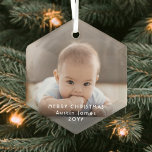 Modernes Minimalistisches Foto Overlay Weißtext He Ornament Aus Glas<br><div class="desc">Feiern Sie die Urlaubsfreuden mit einem maßgeschneiderten Foto-Hexagon-Glas-Ornament. Das Bild und der gesamte Text auf dieser Vorlage sind leicht zu verändern, sodass sie alle beliebigen Formulierungen enthalten können, z. B. Frohe Weihnachten, Mein erstes Weihnachten, beste Freunde, Kinder & Familiennamen usw. (IMAGE PLACEMENT TIP: Eine einfache Möglichkeit, ein Foto genau so...</div>