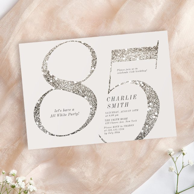 Modernes, minimalistisches, ganz weißes Party 85. Einladung (Modern minimalist all white party 85th birthday invitation)