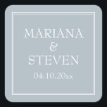 Modernes Minimalistisches Grau Quadratischer Aufkleber<br><div class="desc">Moderne Hochzeitsaufkleber für Ihre Hochzeitsfeier,  Probe Dinner und Brautparty im minimalistisch hellgrauen oder grauen Thema,  Barware.</div>