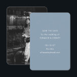 Modernes Minimalistisches Hochzeitsstil-Foto Dusty Save The Date<br><div class="desc">Diese minimalistische Save the Date-Karte besticht durch eine sanfte, staubblaue Front mit weißer Typografie, die sich ideal eignet, um Hochzeitsdetails in einem raffinierten, modernen Stil zu präsentieren. Auf der Rückseite befindet sich ein komplettes Foto, das es Paaren ermöglicht, ihre Ankündigung mit einem aussagekräftigen Bild zu personalisieren. Ideal für Herbst oder...</div>