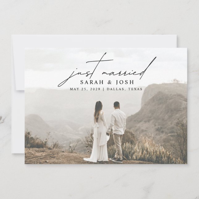 Modernes Minimalistisches Just Married Foto Hochze Ankündigung (Vorderseite)