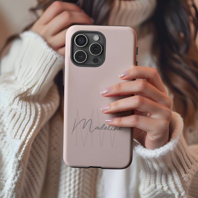 Modernes Minimalistisches Monogramm iPhone 16 Pro Max Hülle (Modern Minimal Custom Monogram Blush Pink iPhone 16 Case by MINTIC DESIGN STUDIO)