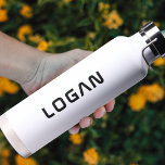 Modernes Minimalistisches Personalisiert Trinkflasche<br><div class="desc">Moderne personalisierte Bezeichnung oder Monogramm Wasserflasche. Schwarzer Text.</div>