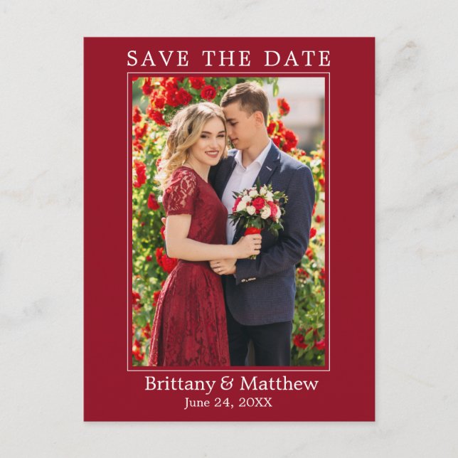 Modernes Minimalistisches Rot Save the Date Postkarte (Vorderseite)