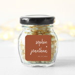 Modernes Minimalistisches Skript Terracotta | Hoch Quadratischer Aufkleber<br><div class="desc">Diese eleganten,  minimalistischen Hochzeitsaufkleber sind mit weißer,  moderner Schrift-Typografie und einem sauberen,  serifenlosen Text auf einem neutralen boho terracotta-Hintergrund für ein einfaches und stilvolles Design,  das Sie Liebe.</div>
