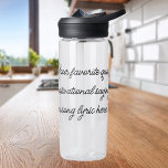 Modernes Minimalistisches Skriptangebot Trinkflasche<br><div class="desc">Erstellen Sie Ihre eigene Wasserflasche für Anführungszeichen. Großartiges personalisiertes Geschenk einfach Ihren eigenen Text hinzufügen. Mit eleganter minimalistischer Schriftzeichen-Schrift.</div>