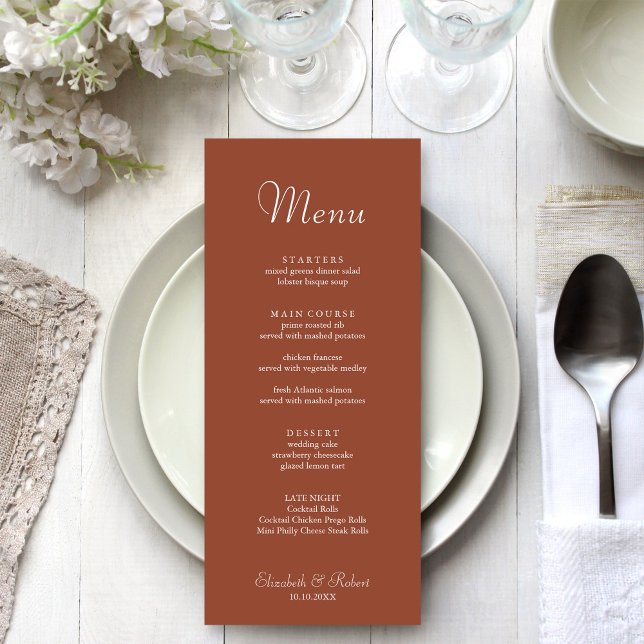 Modernes Minimalistisches Terracotta Flat Menu Menükarte (Modern Minimalist Terracotta Flat Menu on a beautiful white wedding dinner table.)