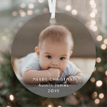 Modernes Minimalistisches Weißes Typografie-Overla Ornament Aus Metall<br><div class="desc">Feiern Sie die Urlaubsfreuden mit einem maßgeschneiderten 2-Foto-Rundmetallschmuck. Die Bilder und der gesamte Text auf dieser Vorlage sind einfach zu anpassen, um alle Formulierungen, wie Frohe Weihnachten, My First Xmas, Best Friends, Kinder & Familiennamen, etc. enthalten. Das moderne, minimalistische Schwarz-Weiß-Design verfügt über zwei Fotos Ihrer Wahl und elegante Vintage Stil...</div>