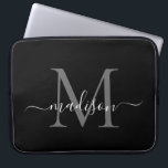 Modernes Monogram Black Gray Silver Girly Script Laptopschutzhülle<br><div class="desc">Moderne Monogram Schwarz-weiße Girl Chic Script Name Computerärmel</div>