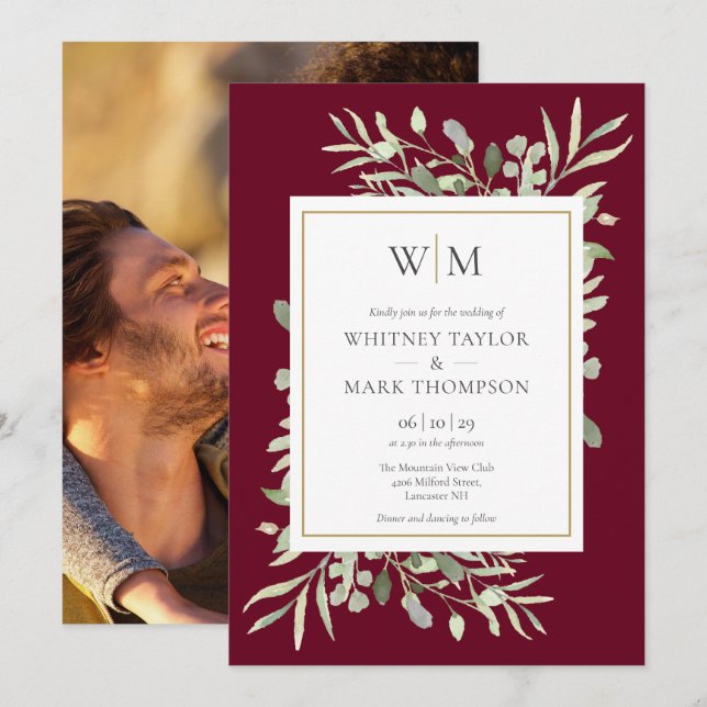 Modernes Monogram Burgundy Greenery Foto Wedding Einladung (Vorne/Hinten)