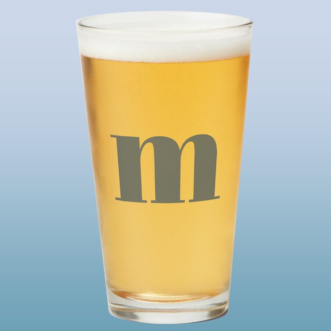 Modernes Monogram Grünes Bier Glas (Modern lower case sage green monogram initial beer glass)