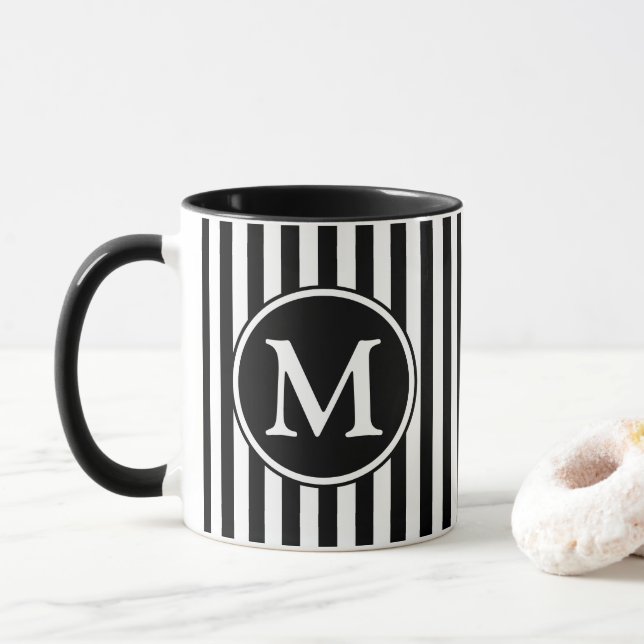 Modernes Monogramm aus schwarzem und weißem Streif Tasse (Mit Donut)