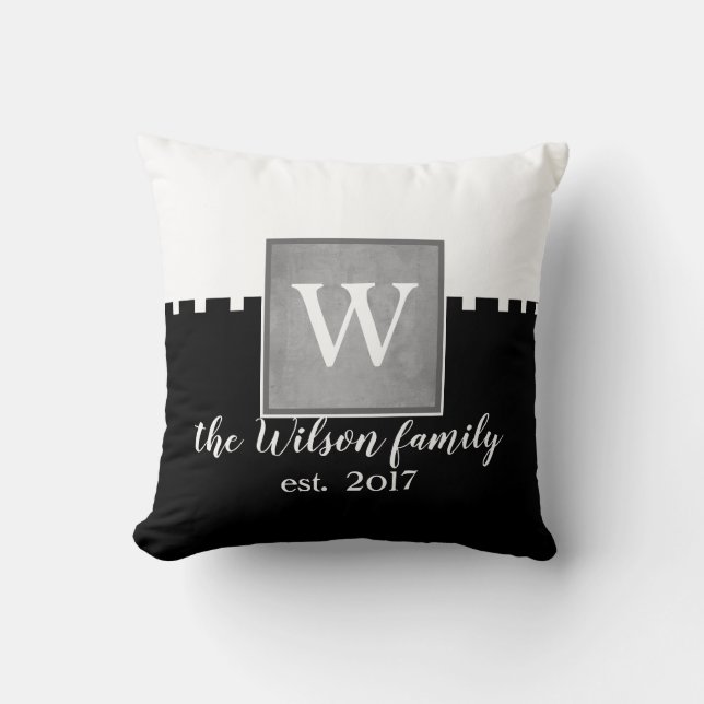 modernes Monogramm-Kissen in Schwarz/Weiß Kissen (Vorderseite)