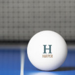 Modernes Monogramm Personalisiert Tischtennisball<br><div class="desc">Erhöhen Sie Ihr Tischtennisspiel mit unseren Tischtennisbällen, personalisiert mit einem modernen Monogramm-Initial und Ihrem Namen. Diese hochwertigen Bälle sind sowohl für stilvolle als auch für erstklassige Spiele konzipiert und bieten eine gleichbleibend hohe Präzision für Wettkämpfe oder lässige Spiele. Das elegante, personalisierte Design verleiht Ihnen eine elegante Touch, die Sie an...</div>
