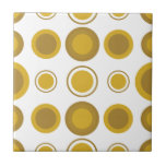 Modernes Mustard Gold Circle Muster aus dem Mittel Fliese<br><div class="desc">Modernes, inspiriertes Design aus der Mitte des Jahrhunderts mit Vintagen Retrokreisen in einer goldenen Senffarbenpalette auf weißem Hintergrund. Einfaches, sauberes modernes Design. Erstellen Sie Ihr eigenes benutzerdefiniertes Muster, indem Sie ein neues Bild hochladen, oder verwenden Sie die Schaltfläche "Diesen Designer kontaktieren", um Hilfe zu erhalten. So erstellen Sie Ihr eigenes...</div>