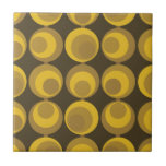 Modernes Mustard Gold Retro Geo Muster aus dem Mit Fliese<br><div class="desc">Modernes, inspiriertes Design aus der Mitte des Jahrhunderts mit einem nahtlosen Muster von Retro-goldenen Senfkreisen auf braunem Hintergrund. Einfaches, sauberes modernes Design. Erstellen Sie Ihr eigenes benutzerdefiniertes Muster, indem Sie ein neues Bild hochladen, oder wenden Sie sich mit der Schaltfläche "Nachricht" an den Designer, um Hilfe zu erhalten. So erstellen...</div>
