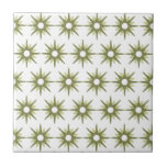 Modernes Muster der Grünen und Weißen Sternexplosi Fliese<br><div class="desc">Modernes, inspiriertes Design aus der Mitte des Jahrhunderts mit Vintagem Muster von Retro-grünen Sternexplosionen auf weißem Hintergrund. Einfaches, sauberes modernes Design. Erstellen Sie Ihr eigenes benutzerdefiniertes Muster, indem Sie ein neues Bild hochladen, oder wenden Sie sich mit der Schaltfläche "Nachricht" an den Designer, um Hilfe zu erhalten. So erstellen Sie...</div>