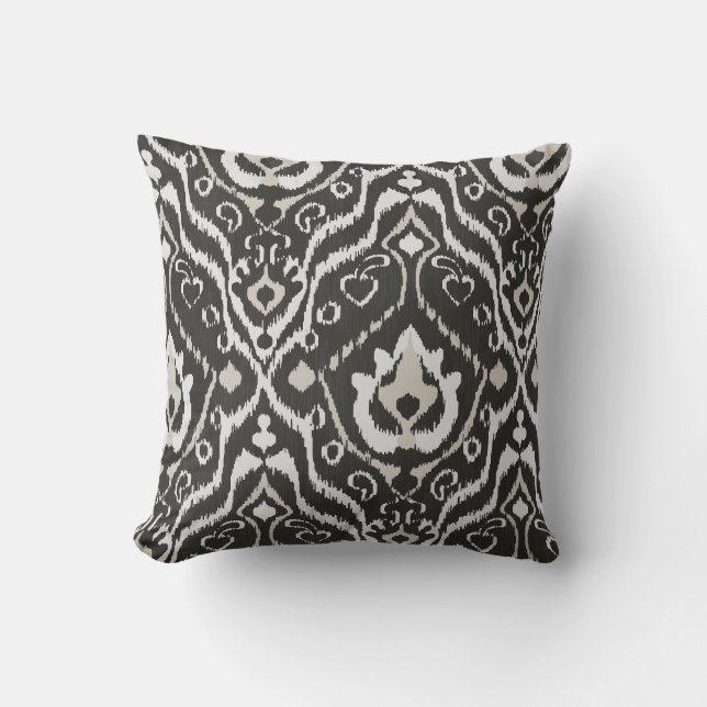Modernes mutiges beige Schwarz-weißes ikat Kissen (Vorderseite)