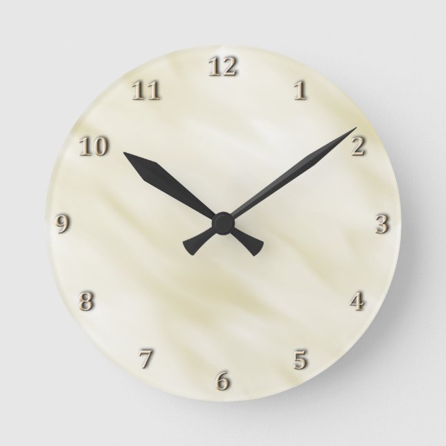 Modernes nebelhaftes Elfenbein-Pastellbad-Set Runde Wanduhr (Vorderseite)