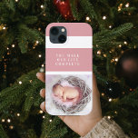 Modernes Niedliches Baby-Foto | Rosa und Weiß | An Case-Mate iPhone Hülle<br><div class="desc">Unser schönes Modern Niedliches Baby Foto Pink & White Zitat auf einem zauberhaften rosa Hintergrund! Dieses bezaubernde Produkt ist ideal, um die Freude und Liebe zu feiern, die Ihr Kleiner in Ihr Leben mitbringt. Egal, ob Sie einen herzerwärmenden Sake oder ein nachdenkliches Geschenk suchen, dieses Design ist genau das, was...</div>