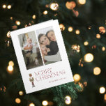 Modernes Nutcracker Frohe Weihnachten 2-Familie Fo Karte<br><div class="desc">Feiern Sie die Urlaubssaison mit der Modern Nutcracker Frohe Weihnachten 2 Foto Typografie Card! Diese atemberaubende Karte bietet ein wunderschönes Aquarellnässer-Set vor einem Hintergrund festlicher Typografie in einer weinroten Farbe. Personalisieren Sie Ihre 2 Fotos und Familiennamen, um Ihre Karte wirklich einzigartig zu machen. Beim Öffnen der Karte werden traditionelle Urlaubselemente,...</div>