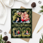Modernes Olive Buffalo Kariertes Weihnachtsfoto Co Folien Feiertagskarte<br><div class="desc">Moderne und festliche karierte Foto-Urlaubskarte bietet eine Collage von 3 Fotos gerahmt durch eine Grenze und Akzente von echter Goldfolie und handbemalten Aquarellfarben Oliven grün und schwarz Büffel karierten Karo gemusterten Hintergrund. Personalisieren Sie den "Einfachsten Weihnachtstext" mit Ihrem bevorzugten Wortlaut, Familiennamen und dem Jahr. Auf der Kartenrückseite befindet sich ein...</div>