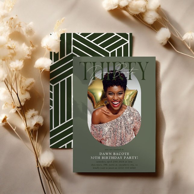 Modernes Oval Foto & Unterschrift 30. Geburtstag Einladung (Von Creator hochgeladen)
