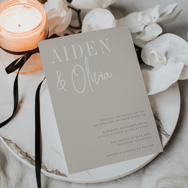 Modernes Paar | Neutrale Stone Typografy Wedding Einladung (Von Creator hochgeladen)