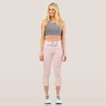 Modernes, pastellrosa, atemberaubendes Zitat Capri Leggings<br><div class="desc">Modernes, pastellrosa, atemberaubendes Zitat</div>