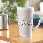 Modernes, pastellrosa, atemberaubendes Zitat Milchtasse<br><div class="desc">Modernes,  pastellrosa,  atemberaubendes Zitat</div>
