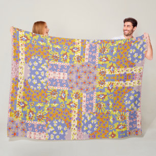Modernes Patchwork Daisy Blume auf Periwinkle Fleecedecke
