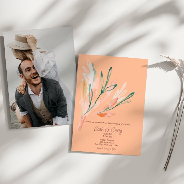 Modernes Peach Floral Foto Hochzeit Einladung (Von Creator hochgeladen)