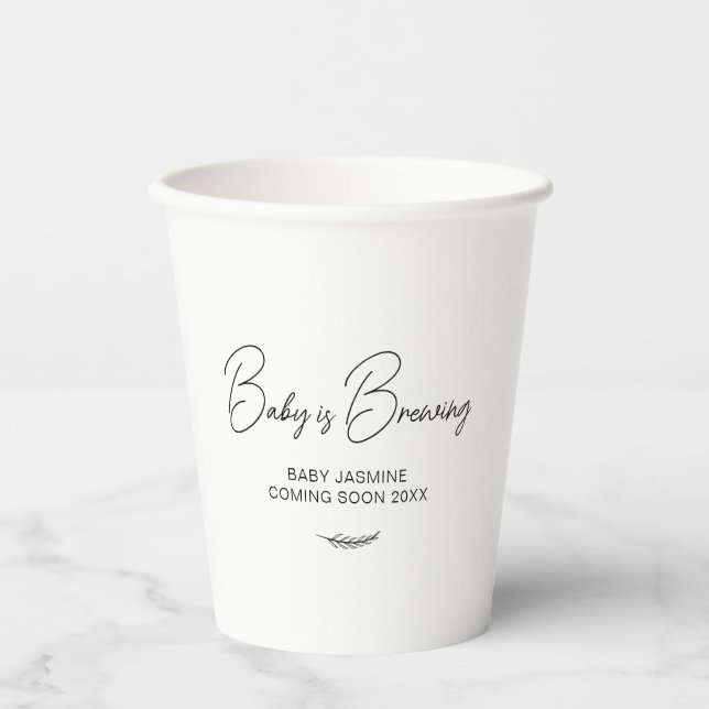 Modernes Personalisiertes Baby Shower Baby wird Gi Pappbecher (Vorderseite)