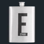 Modernes Personalisiertes Fettmonogramm und Name Flachmann<br><div class="desc">Modernes Monogram Design mit personalisiertem Monogramm Buchstaben "E" und Namen im modernen fett formatierten Sans Serif Schriftart Stil. Perfektes Geschenk für ihn,  Vatertagsgeschenk,  Trauzeuge Geschenk und vieles mehr.</div>