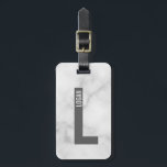 Modernes Personalisiertes Fettmonogramm und Name Gepäckanhänger<br><div class="desc">Modernes Monogram Design mit personalisiertem Monogramm-Buchstaben "L" und Namen im modernen fett formatierten Sans Serif Schriftart Stil. Perfektes Geschenk für ihn, Vatertagsgeschenk, Trauzeuge Geschenk und vieles mehr. Bitte beachten Sie: Die Marmordetails werden im Kunstwerk simuliert. Bei der Herstellung dieses Produktes wird kein Marmor verwendet</div>
