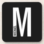 Modernes Personalisiertes Fettmonogramm und Name Getränkeuntersetzer<br><div class="desc">Modernes Monogram Design mit personalisiertem Monogramm-Buchstaben "M" und Namen im modernen fett formatierten Sans Serif Schriftart Stil. Perfektes Geschenk für ihn,  Vatertagsgeschenk,  Trauzeuge Geschenk und vieles mehr.</div>