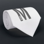 Modernes Personalisiertes Fettmonogramm und Name Krawatte<br><div class="desc">Modernes Monogram Design mit personalisiertem Monogramm-Buchstaben "M" und Namen im modernen fett formatierten Sans Serif Schriftart Stil. Perfektes Geschenk für ihn,  Vatertagsgeschenk,  Trauzeuge Geschenk und vieles mehr.</div>