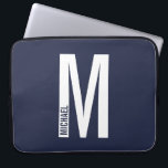 Modernes Personalisiertes Fettmonogramm und Name Laptopschutzhülle<br><div class="desc">Modernes Monogram Design mit personalisiertem Monogramm-Buchstaben "M" und Namen im modernen fett formatierten Sans Serif Schriftart Stil. Perfektes Geschenk für ihn, Vatertag Geschenk und mehr.</div>