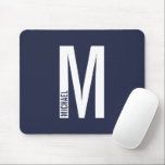 Modernes Personalisiertes Fettmonogramm und Name Mousepad<br><div class="desc">Modernes Monogram Design mit personalisiertem Monogramm-Buchstaben "M" und Namen im modernen fett formatierten Sans Serif Schriftart Stil. Perfektes Geschenk für ihn,  Vatertag Geschenk und mehr.</div>