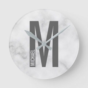 Modernes Personalisiertes Fettmonogramm und Name Runde Wanduhr