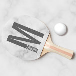 Modernes Personalisiertes Fettmonogramm und Name Tischtennis Schläger<br><div class="desc">Modernes Monogram Design mit personalisiertem Monogramm-Buchstaben "M" und Namen im modernen fett formatierten Sans Serif Schriftart Stil. Perfektes Geschenk für ihn,  Vatertag Geschenk und mehr.</div>