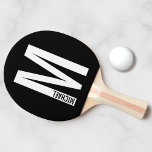 Modernes Personalisiertes Fettmonogramm und Name Tischtennis Schläger<br><div class="desc">Modernes Monogram Design mit personalisiertem Monogramm-Buchstaben "M" und Namen im modernen fett formatierten Sans Serif Schriftart Stil. Perfektes Geschenk für ihn,  Vatertag Geschenk und mehr.</div>