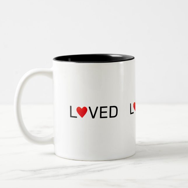 Modernes Personalisiertes Herzstück Zweifarbige Tasse (Links)
