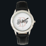 Modernes Personalisiertes Monogramm und Name Paste Armbanduhr<br><div class="desc">Die moderne Personalisierte Monogram und Name Pastel Pink Watch, ein elegantes und stilvolles Uhrwerk, das Personalisierung mit Eleganz verbindet. Diese Armbanduhr zeichnet sich durch ein sanftes pastellrosa Design aus, hervorgehoben durch Ihr personalisiertes Monogramm und Ihren Namen, wodurch sie zu einem einzigartigen Accessoire für jeden Anlass wird. Diese Armbanduhr ist perfekt...</div>