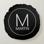 Modernes Personalisiertes Monogramm und Name Rundk Rundes Kissen<br><div class="desc">Modernes,  minimalistisches Design mit personalisiertem Monogramm und Namen in weißem,  modernem Sans Serif Schriftart auf schwarzem Hintergrund.</div>