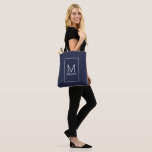 Modernes Personalisiertes Monogramm und Name Tote  Tasche<br><div class="desc">Modernes,  minimalistisches Design mit personalisiertem Monogramm und Namen in weißem,  modernem Sans Serif Schriftart auf marineblau Hintergrund. Ideal als Urlaubsgeschenk und Geschenk für jeden besondere Anlass.</div>