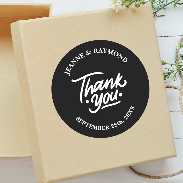 Modernes Personalisiertes Schwarz Danke Gastgesche Runder Aufkleber (Von Creator hochgeladen)