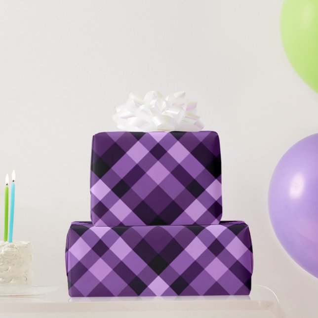Modernes Pflaumenpapier mit Lila Kariertem Wrappin Geschenkpapier (Partygeschenke)