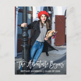 Modernes Pinselskript-Abschluss Abenteuer beginnt Postkarte